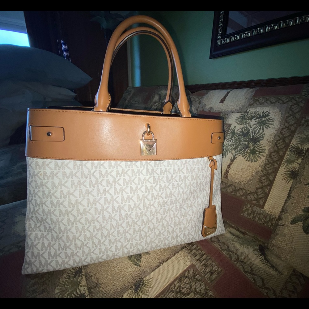 Michael kors purse